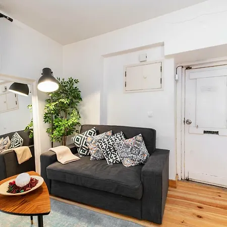 Madalena Cosy Flat In Baixa Chiado Lisbon
