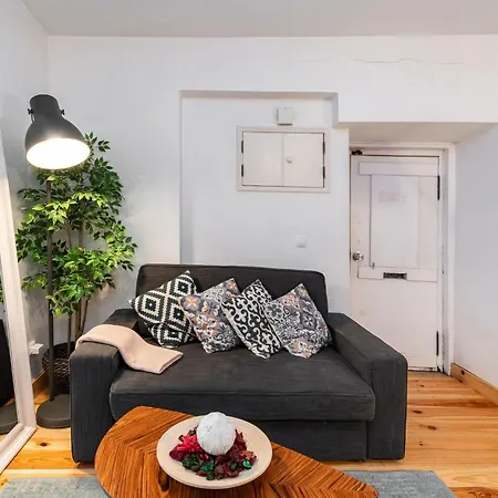 Madalena Cosy Flat In Baixa Chiado Apartment